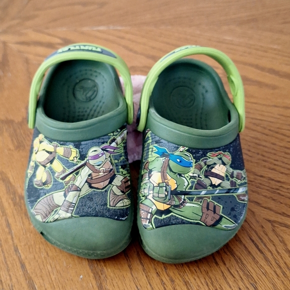 CROCS - Picture 1 of 7